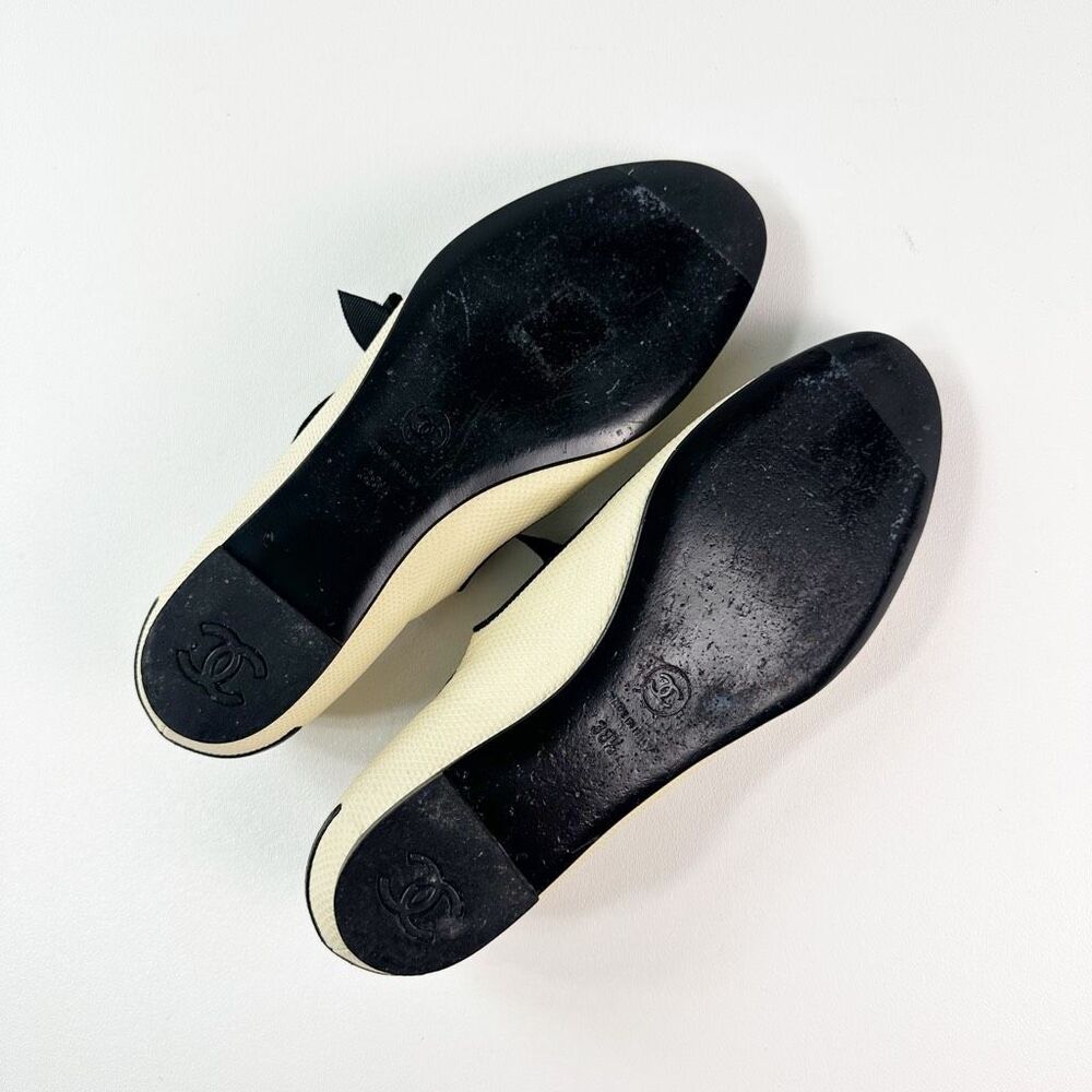 CHANEL Beige Black Cap Toe Leather CC Logo Ballet Flats Size 38.5 Mary Jane Bow - Picture 14 of 16